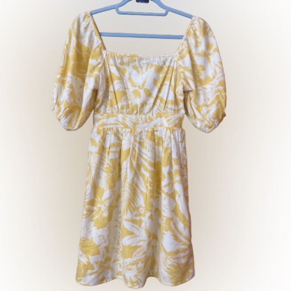 Billabong yellow and white floral print mini nwt